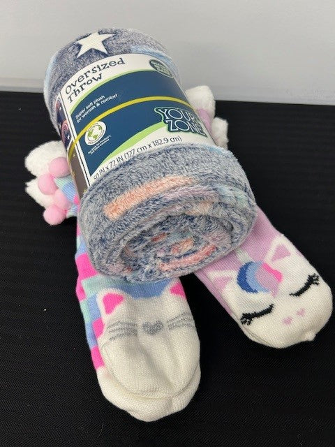 Kids Cozy Star Blanket and Socks
